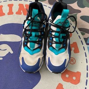 Boys nike shoes size 6y